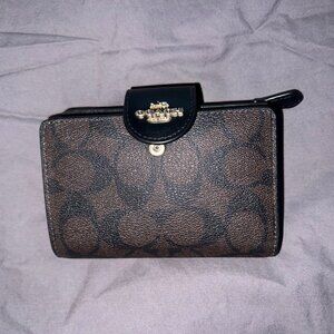 COACH Brown, Corner Zip, Medium size, Wallet In Signature Canvas